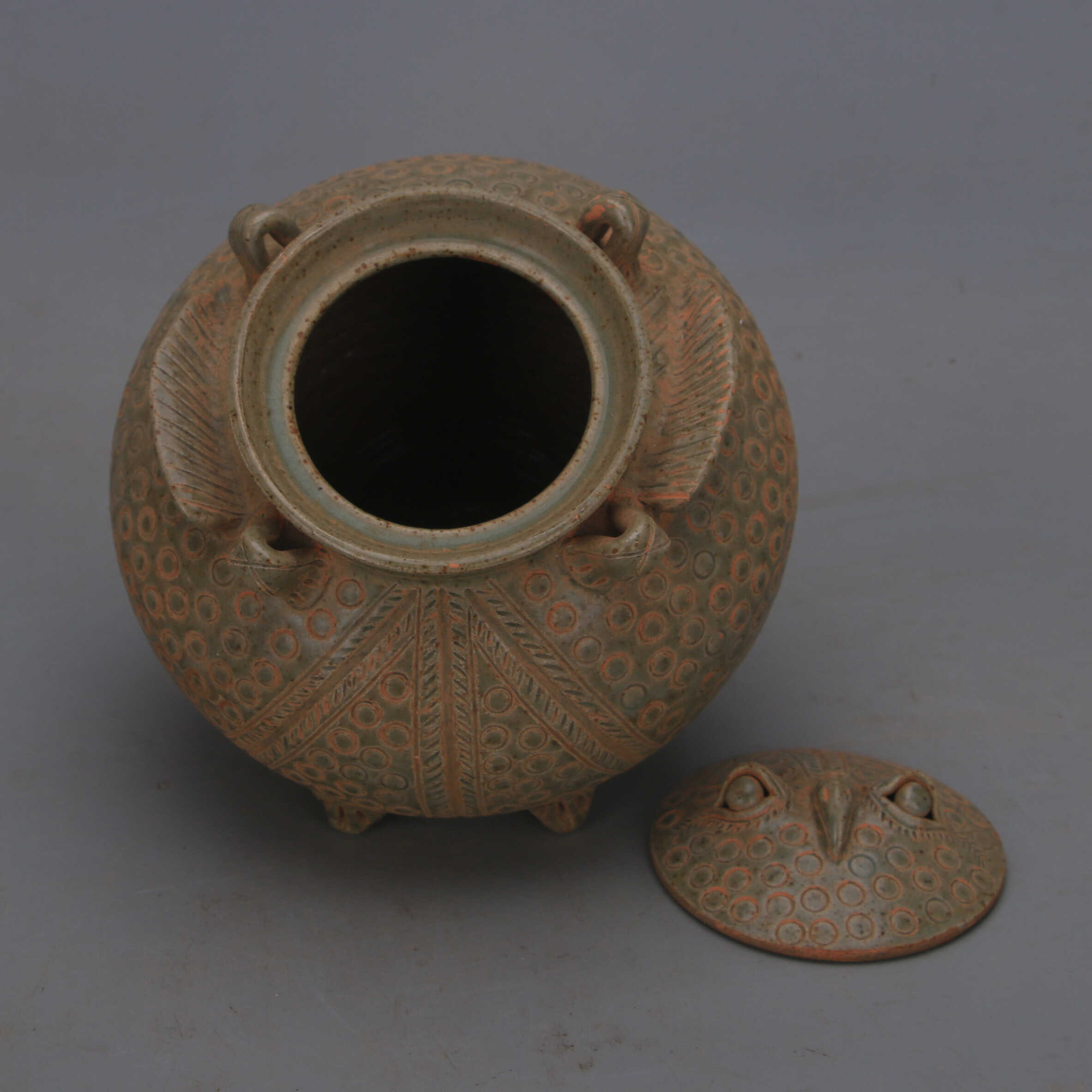 Tang Dynasty Yue Ware Celadon  - đánh giá và giá Vintage Collectible Pottery